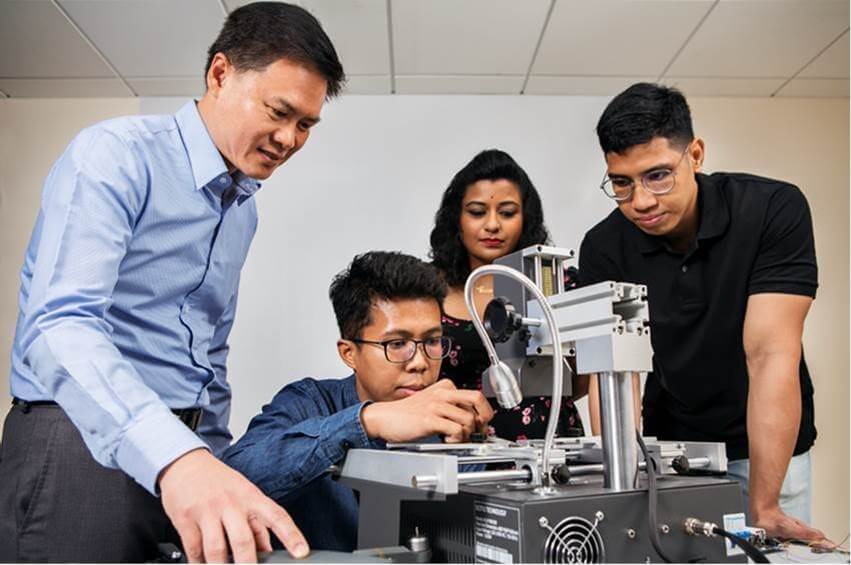 Senior-Forensics-Examiner-Mohamad-Ridzuan-Bin-Yusop-using-the-Chip-Off-machine-to-recover-data-from-damaged-mobile-devices.