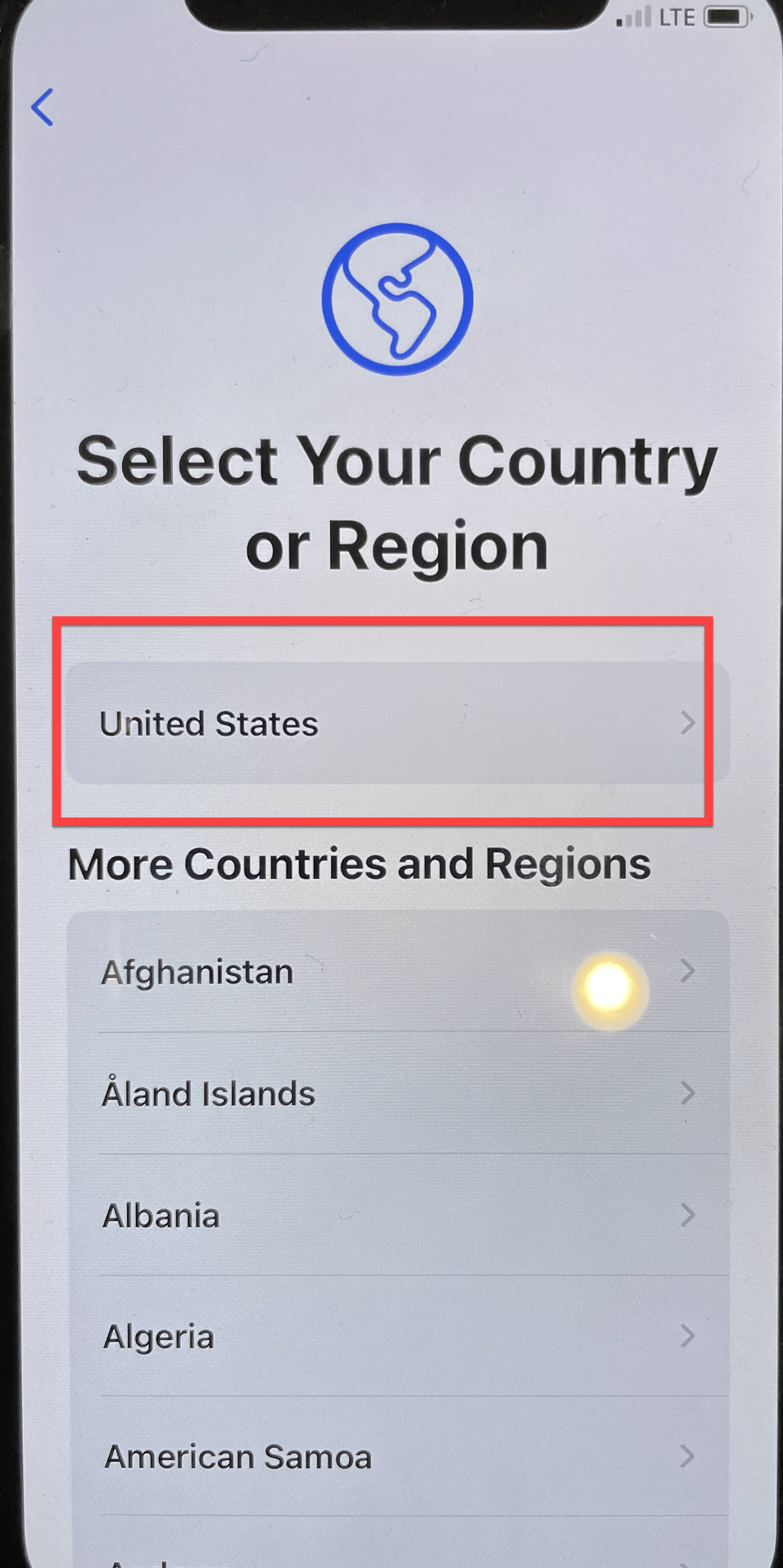 Digital forensics investigation artifact: The initial screen prompting users to select their country or region.



